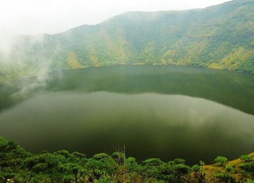 1-Day Hiking Mount Bisoke to Crater Lake in Volcanoes National Park